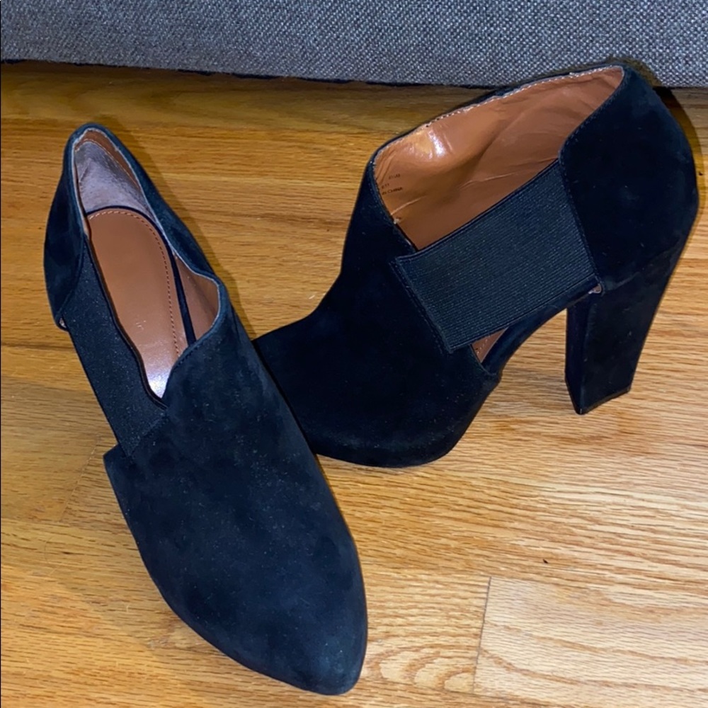 CALVIN KLEIN Bootie Shoe •. Elastic side 8.5M
